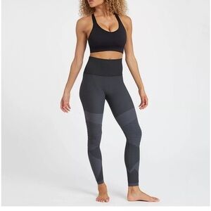 Spanx Look At Me Now Seamless Moto Leggings Medium